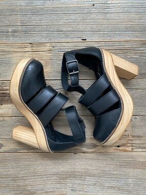 Free People Mix It Up Platforms Black Leather Clog Sandals. 37.